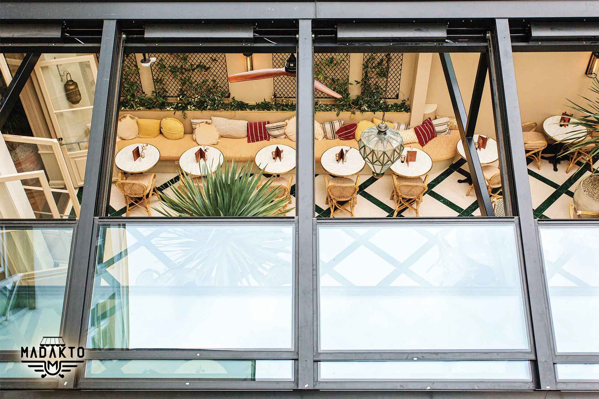 نگهداری سقف متحرک شیشه ای-ماداکتو سایه